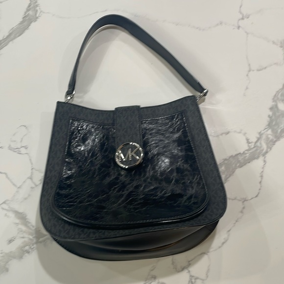 Authentic Michael Kors Black Leather Shoulder Purse - Picture 1 of 8